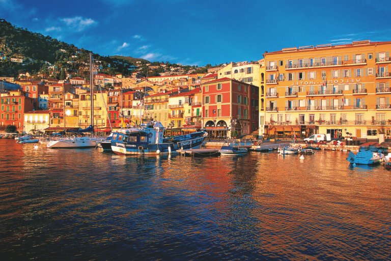 hotel accueillant avec vue sur le port