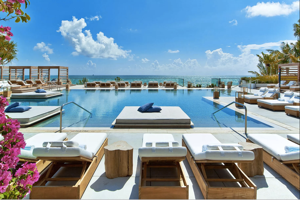 Quels sont les meilleurs hôtels au Walt Disney World Resort à Orlando 1 hotels colores au bord de la piscine