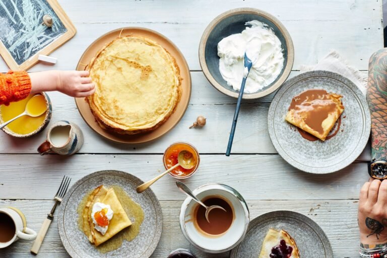 ingredients de la pate a crepe sur table
