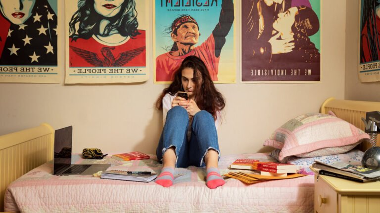 jeune en service civique sous le soleil