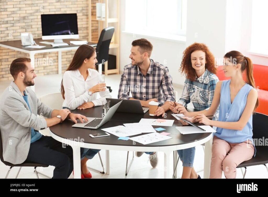 Quelles sont les débouchés après un BTS Assistant de Gestion PME-PMI 1 jeune professionnel en reunion dequipe