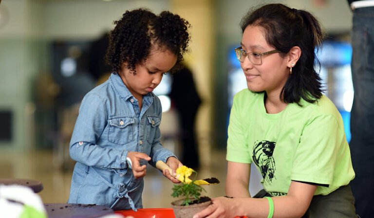 Qui peut s'engager dans un service civique 9 jeune volontaire en mission de service civique