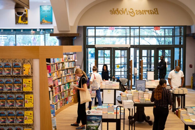 librairie barnes noble animee et accueillante