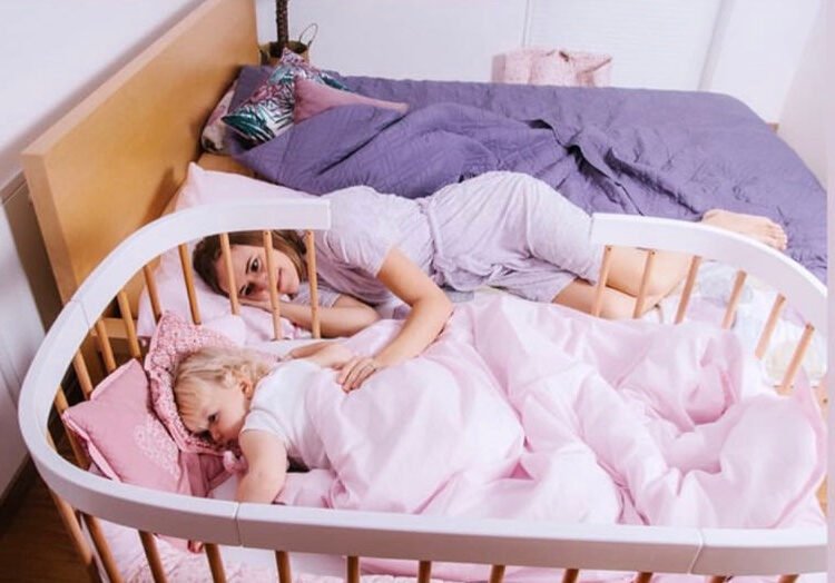 Comment coller un lit de bébé au lit des parents en toute sécurité 6 Comment coller un lit de bébé au lit des parents en toute sécurité