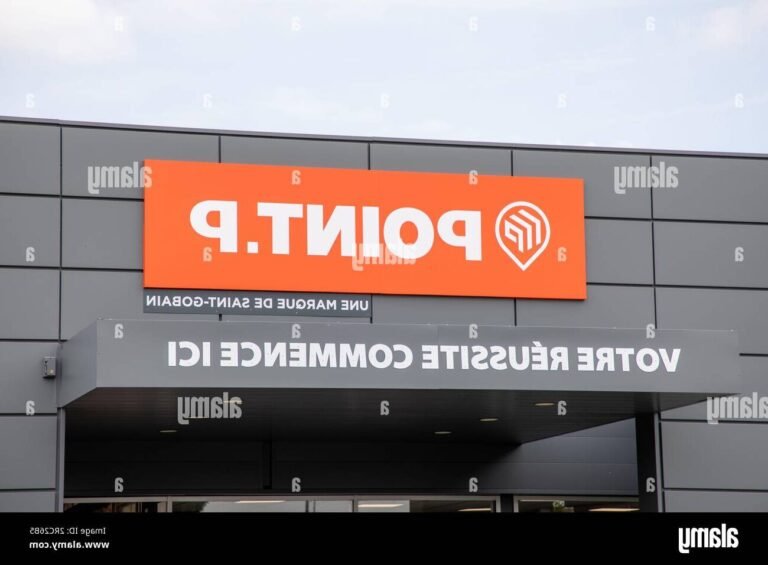 Quelles sont les offres d'emploi disponibles chez Point P 43 logo de point p sur un chantier