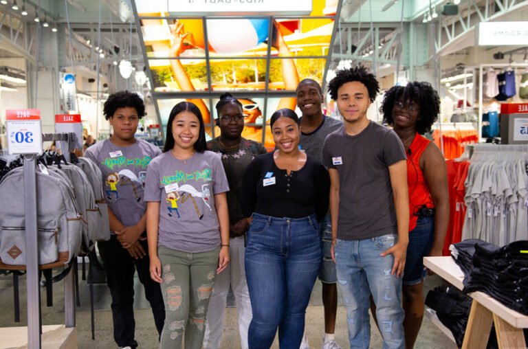 magasins old navy avec clients heureux