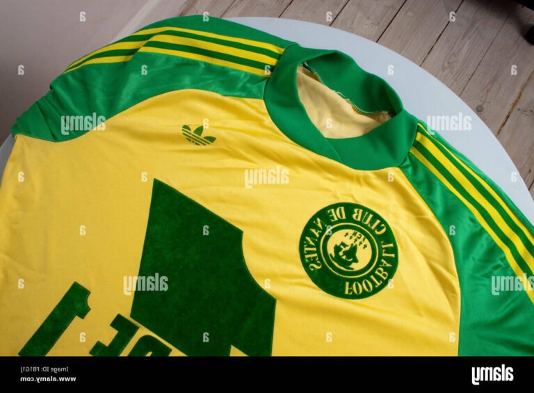maillot jaune et vert du fc nantes
