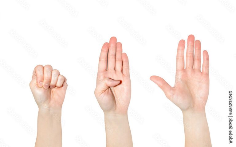 main faisant le geste de demande