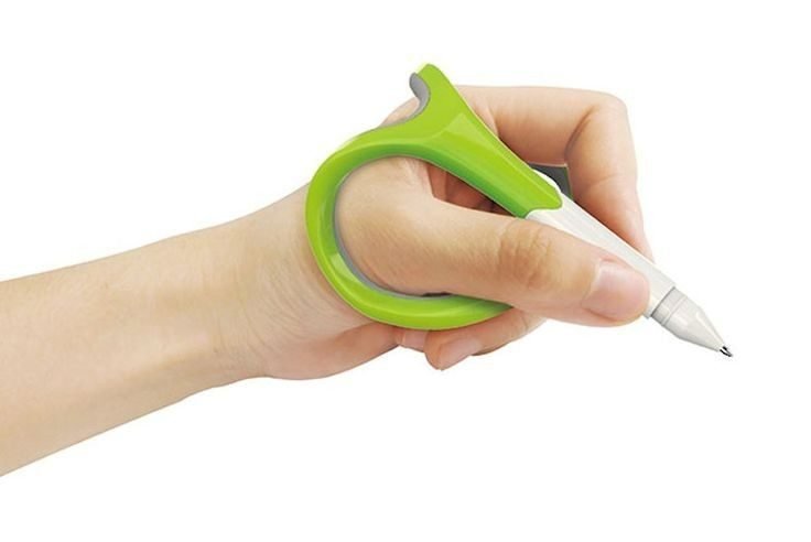 Comment choisir le meilleur outil pour bien tenir son crayon 1 main tenant un crayon ergonomique