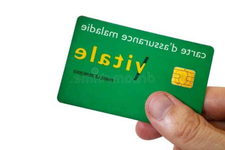 main tenant une carte vitale francaise