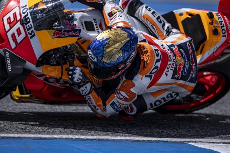 marc marquez en pleine course spectaculaire