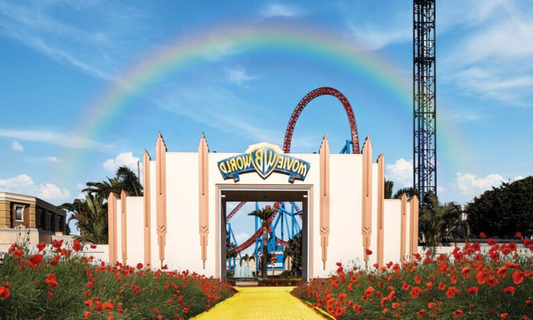 Quelles attractions incontournables à Warner Bros World Abu Dhabi 41 montagnes russes colorees a warner bros world