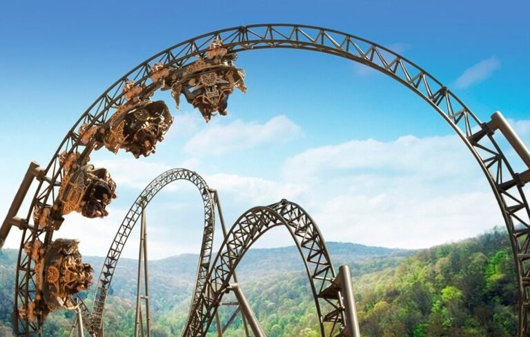 montagnes russes et attractions de silver dollar city
