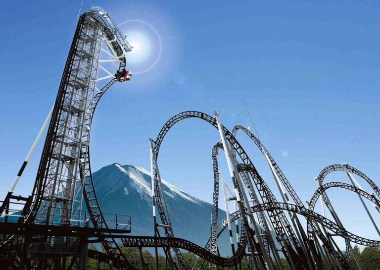 montagnes russes impressionnantes de fuji q