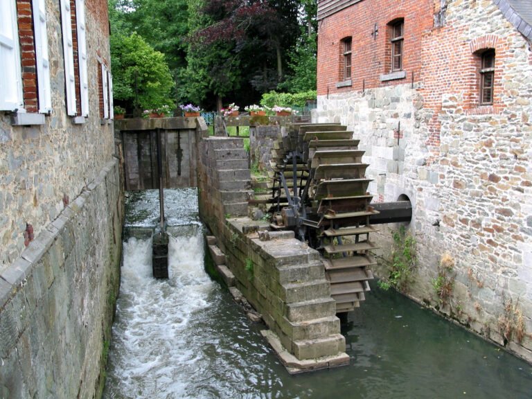 Comment fabriquer un moulin à eau pour produire de l'électricité 28 moulin a eau sur un cours deau