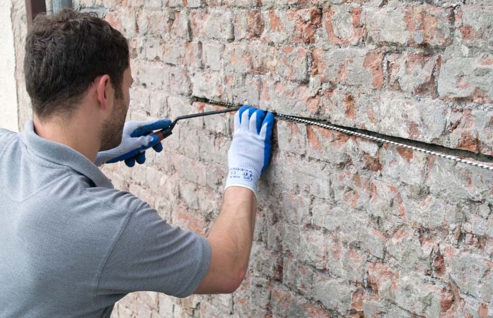 Que faire en cas de grosse crevasse dans un mur de votre maison 6 Que faire en cas de grosse crevasse dans un mur de votre maison