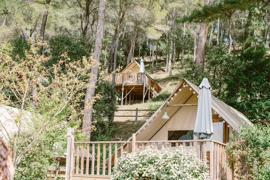 Pourquoi le naturiste revient-il toujours au bungalow après sa chasse