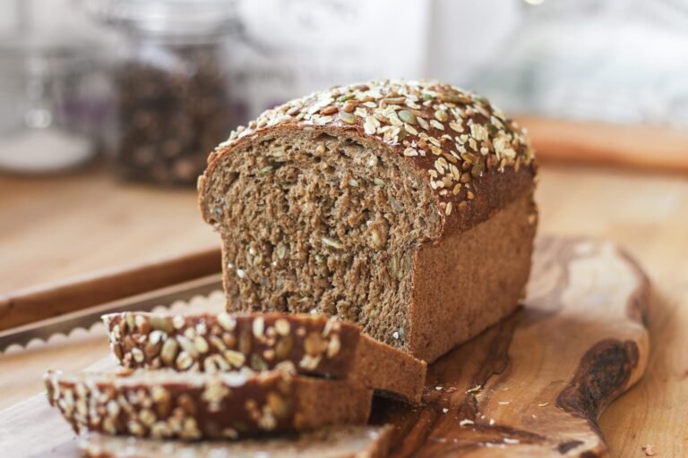 pains aux graines fraichement cuits