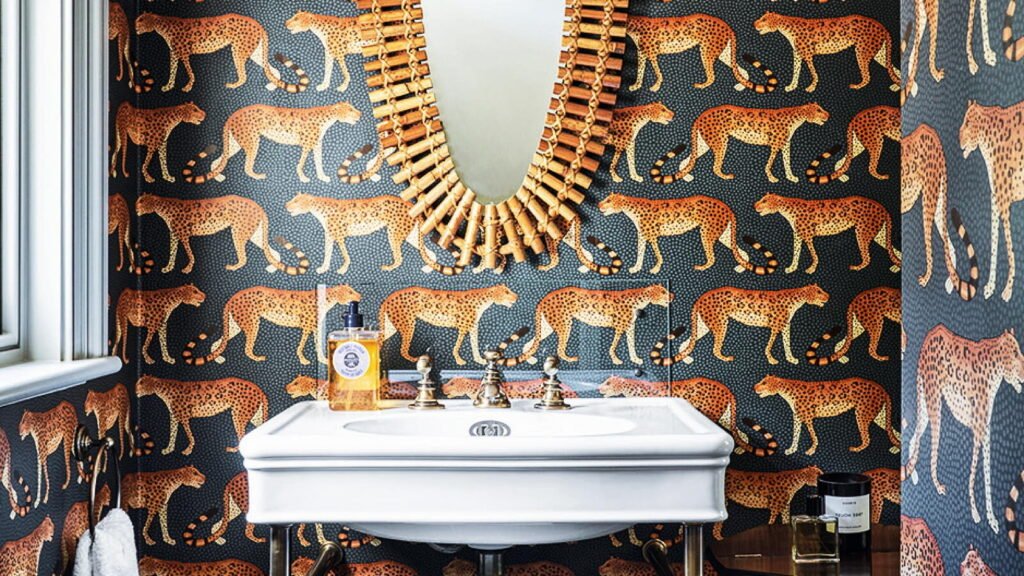 Quel papier peint rigolo choisir pour embellir vos WC