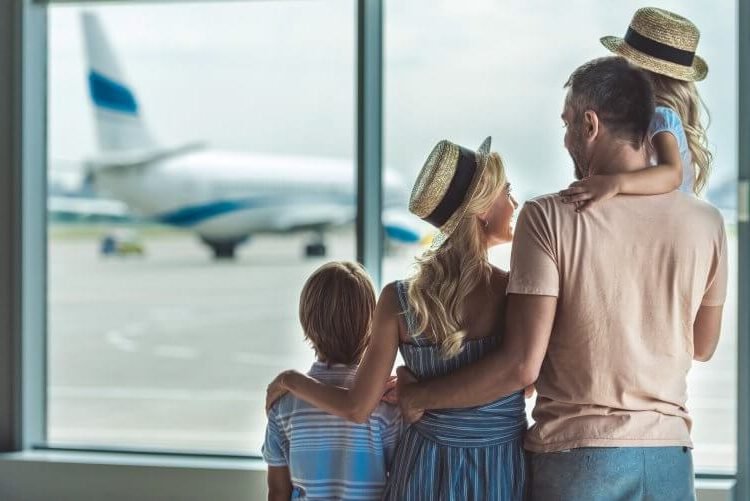Comment prendre l’avion avec un bébé sans stress