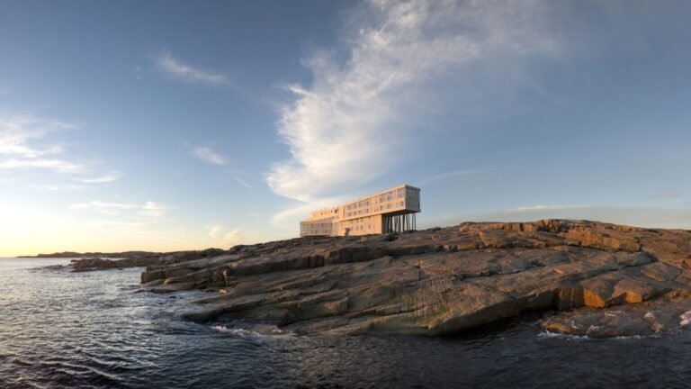 Pourquoi Fogo Island est-il une destination incontournable à Terre-Neuve 26 paysage cotier spectaculaire de fogo island