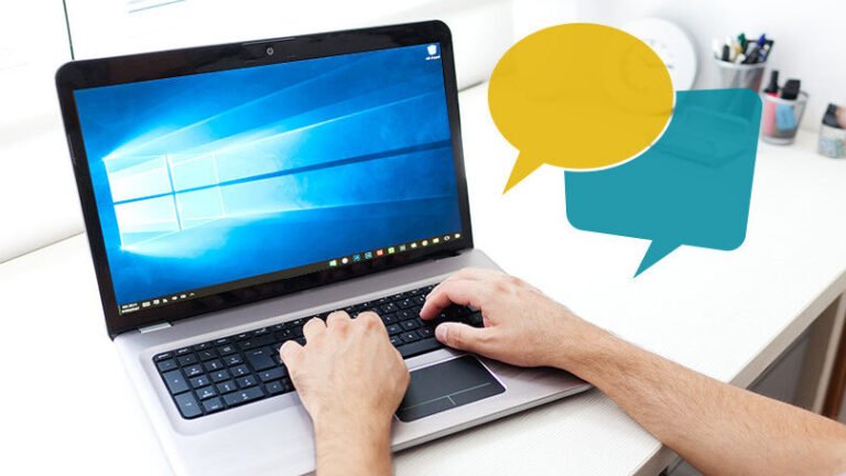 personne dictant a un ordinateur portable