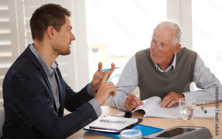 Comment réaliser une VAE avec l'aide de Pôle Emploi 33 personne en train de discuter avec un conseiller