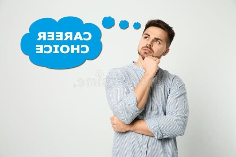 Quel test peut m'aider à découvrir pour quel métier je suis faite 14 personne reflechissant devant un choix de metiers