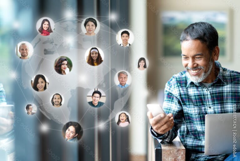 personne utilisant un smartphone pour se connecter