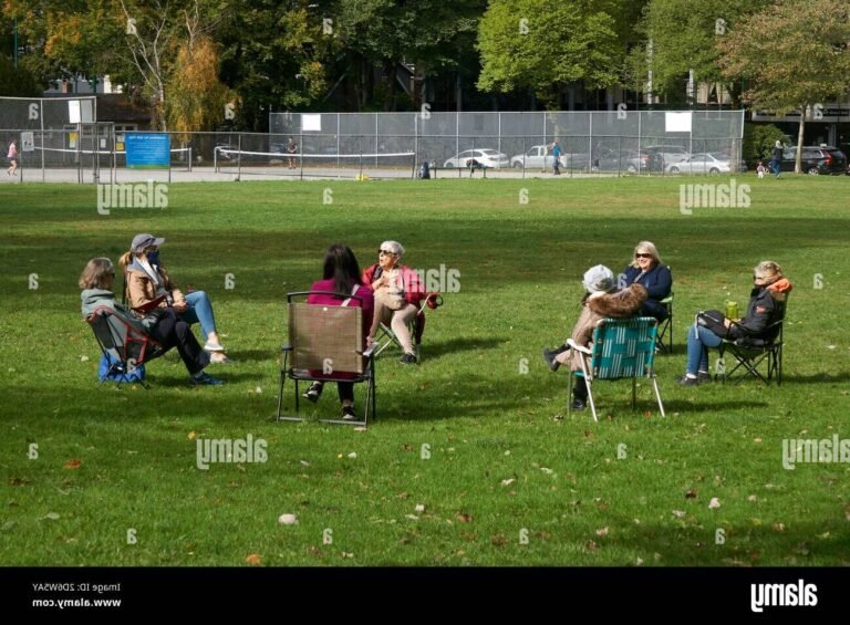 Quel est le meilleur moyen de connaître les points de vue autour de moi 28 personnes discutant en cercle dans un parc