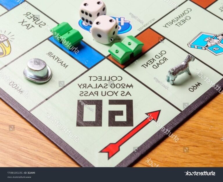 pions de jeu monopoly sur un plateau