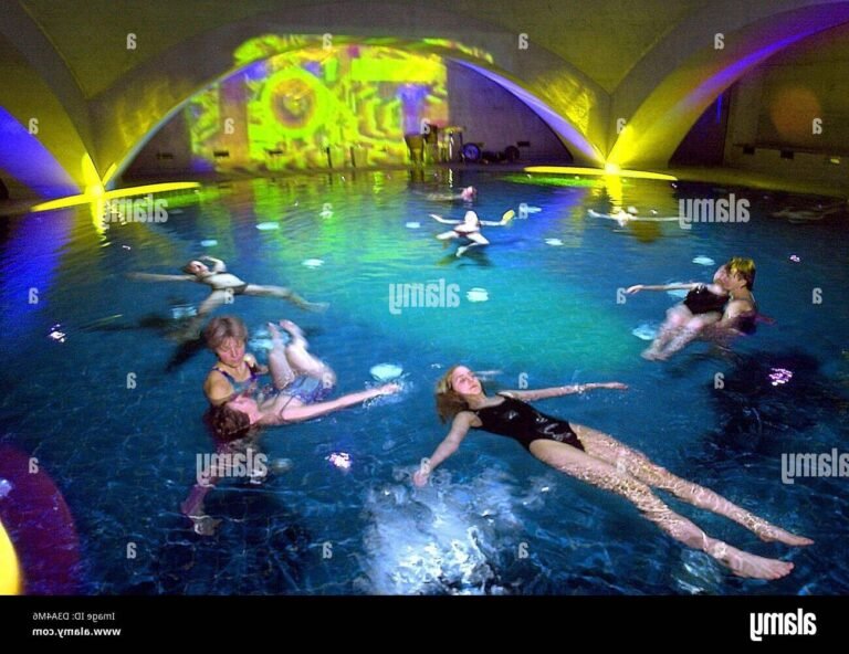 Quelles sont les caractéristiques du Disney's All-Star Music Resort 31 piscine coloree avec instruments de musique