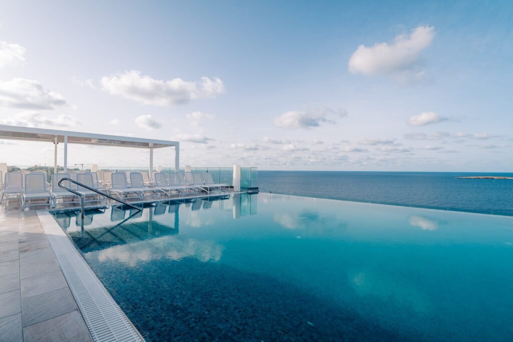 Où trouver une piscine d’hôtel à Nice ouverte au public