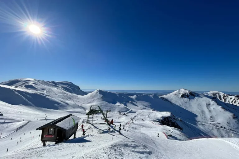Quelles sont les meilleures pistes de ski au Mont Dore 13 piste de ski enneigee au mont dore