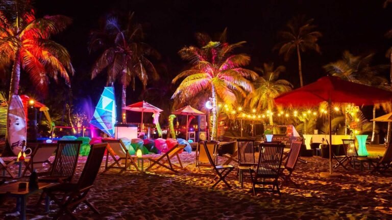 plage animee avec attractions de fete