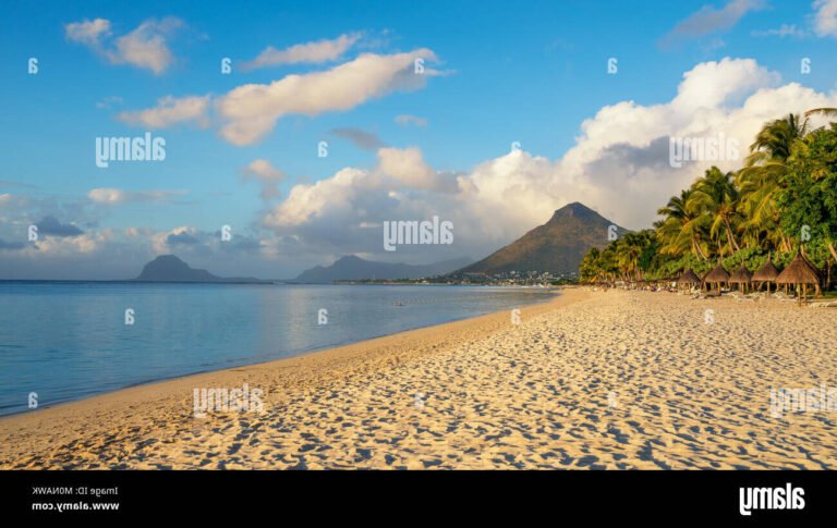 plage ensoleillee a flic en flac