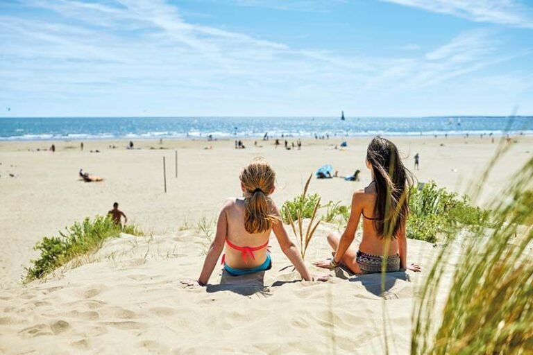 plage ensoleillee a saint brevin les pins