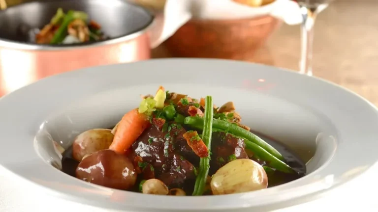 plats raffines dun restaurant parisien