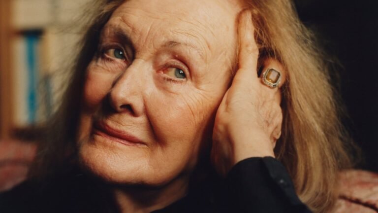 portrait dannie ernaux en pleine reflexion