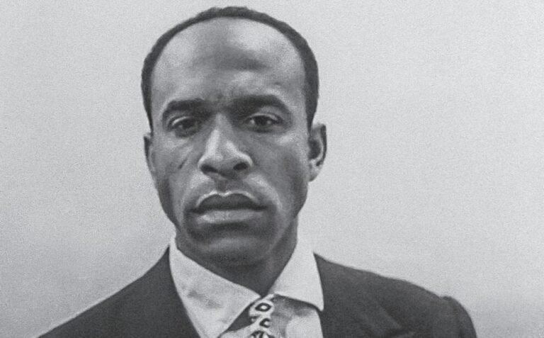 Que révèle l'œuvre de Frantz Fanon dans "Peau noire, masques blancs" 11 portrait de frantz fanon en reflexion