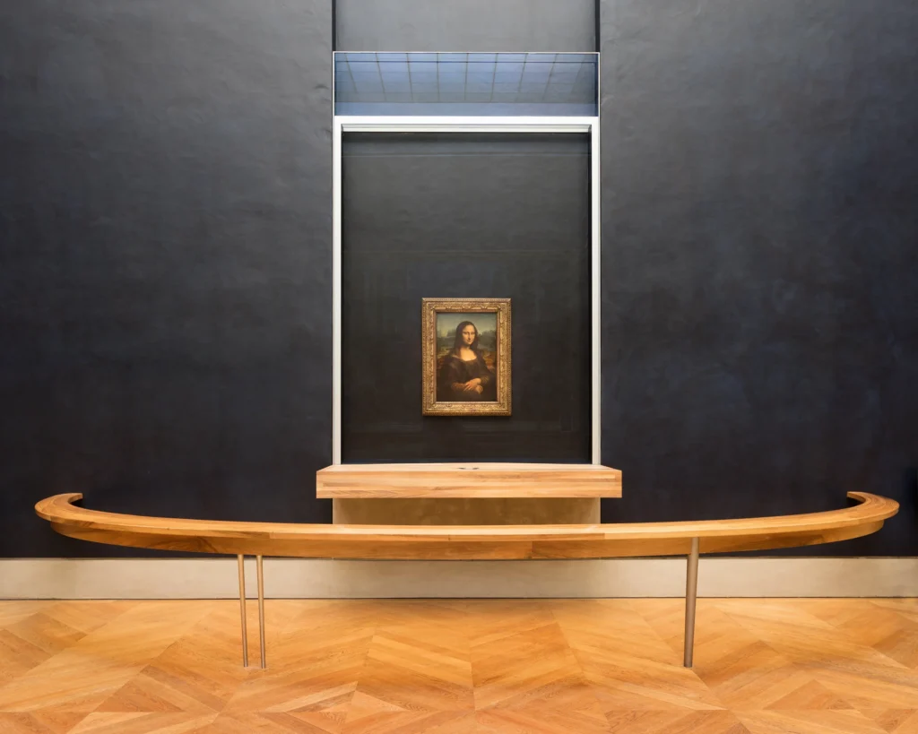 Pourquoi la Mona Lisa est-elle si célèbre au Musée du Louvre 1 portrait de la mona lisa au louvre