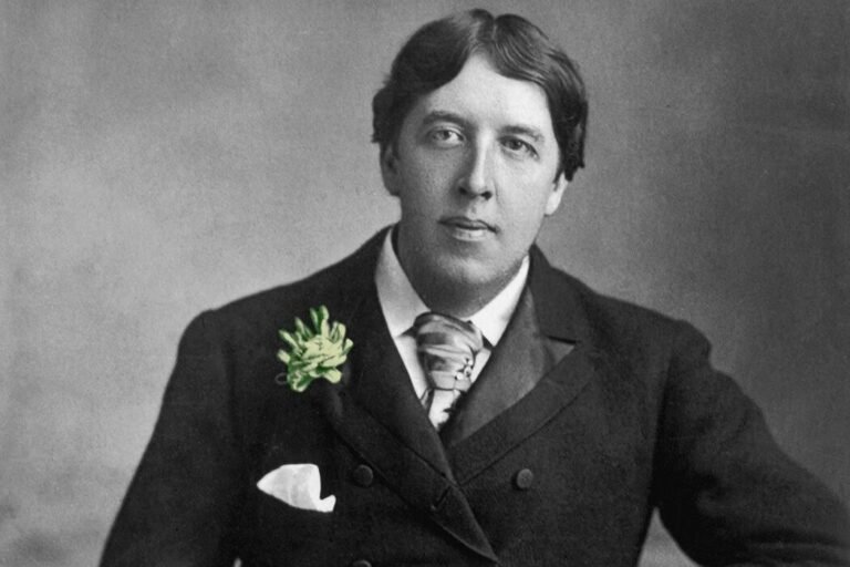 portrait doscar wilde avec une rose