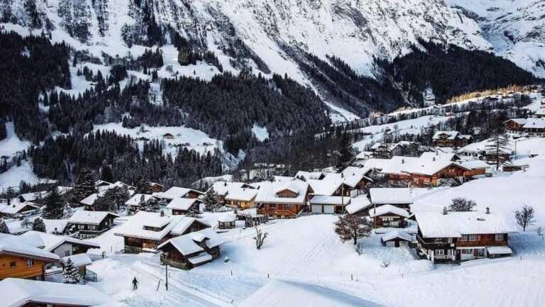 Pourquoi "Les Bronzés font du ski" est-il un film culte en France 27 scene emblematique de ski en montagne