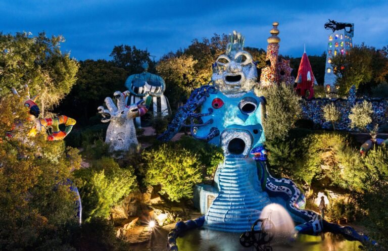 Qui est Niki de Saint Phalle et quelle est son œuvre à Honfleur 35 sculpture coloree de niki de saint phalle