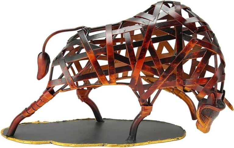 sculpture sur socle en metal elegant