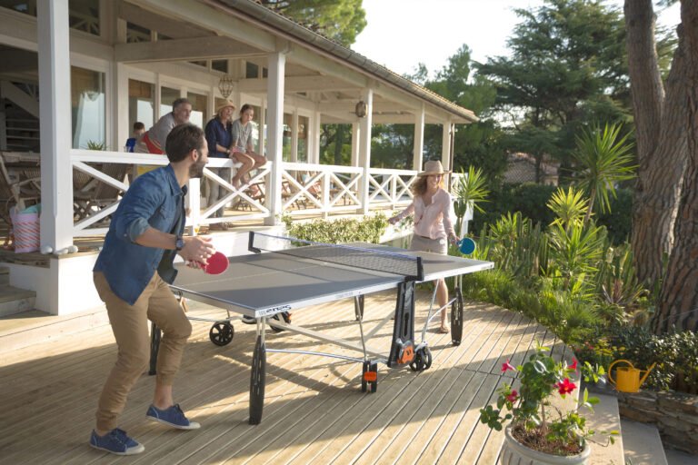 table de ping pong en exterieur animee