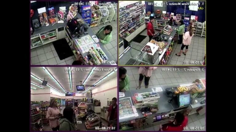 Que découvre Tchoupi à propos du Père Noël dans son histoire 40 tchoupi emerveille devant le pere noel