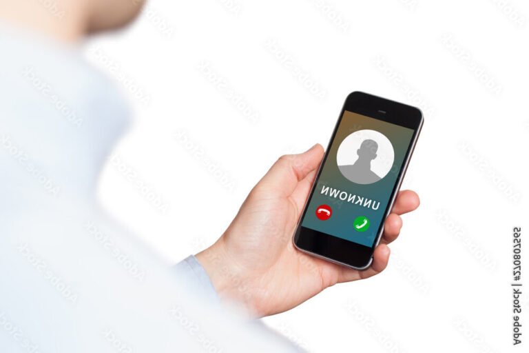 telephone avec une main qui appelle