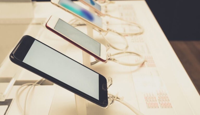 telephone portable reconditionne sur une table