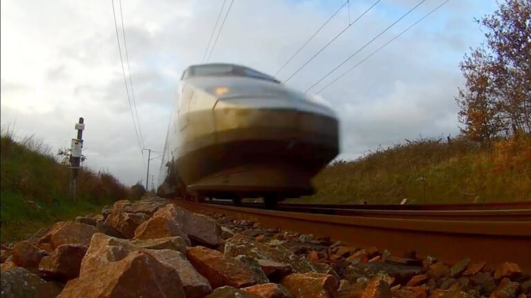 Comment prendre un TGV direct de Paris Montparnasse à Arcachon 33 tgv filant a toute vitesse sur voie